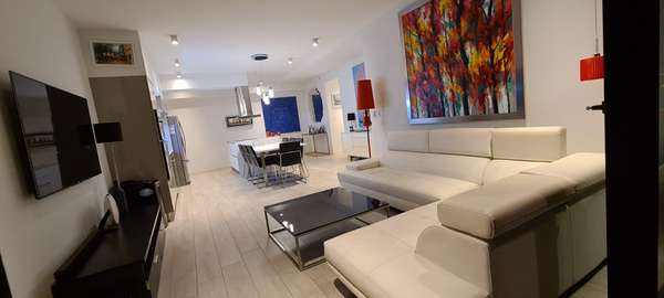 Lujoso apartamento de 2 habitaciones en Nunciatura, Rohrmoser, con balcón y vistas a la montaña