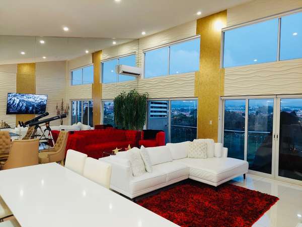 PENTHOUSE EN PARADISUS 