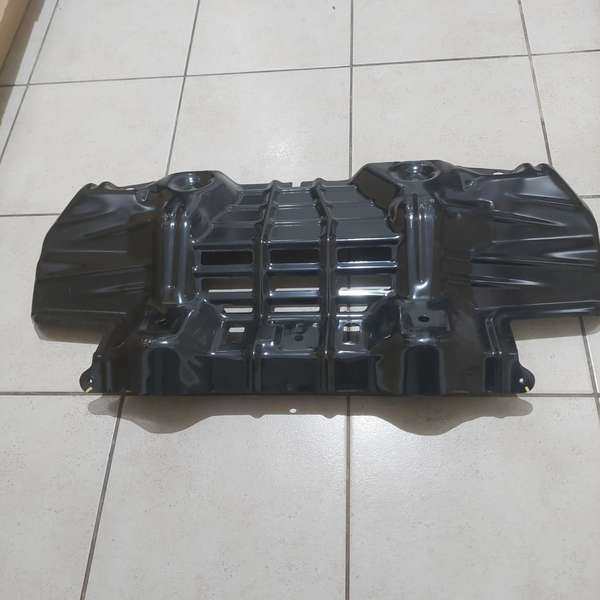 Cubierta inferior de motor.