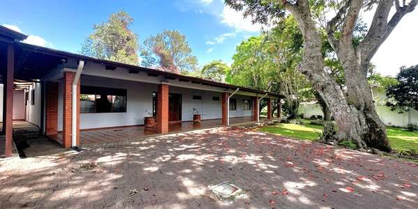Venta amplia casa de un nivel en San Rafael, Escazú (CT)