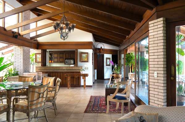 Se vende propiedad con casa en los Yoses Sur San José 