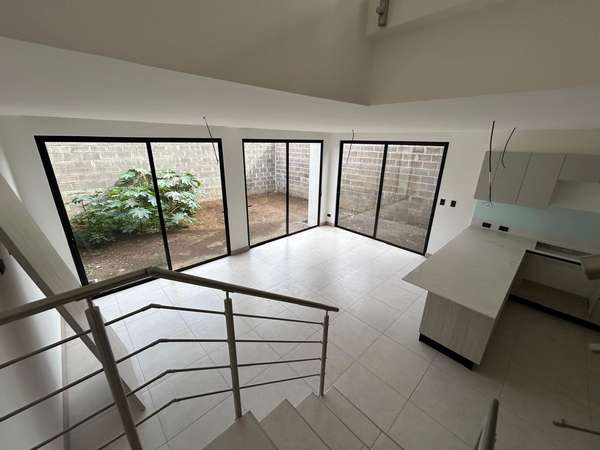 NUEVA EN SANTA ANA CONDOMINIO 