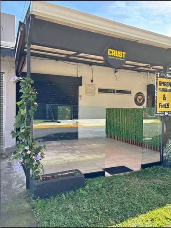 Local comercial en alquiler en Barrio Escalante – 20m² + Terraza – A Pasos del Parque de Francia