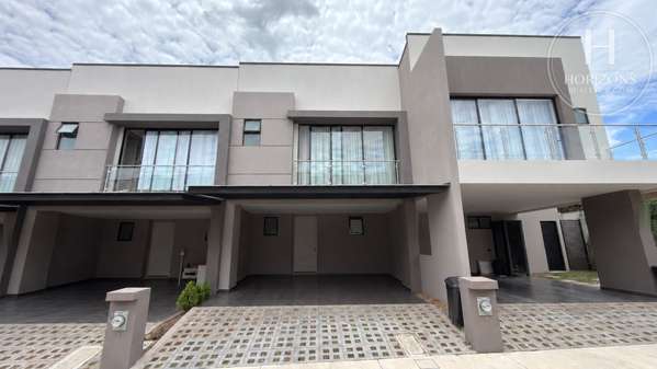 Se Vende Casa Condominio Lindora Village Santa Ana 3 Habitaciones mas Sala de TV y Patio NJA1465JB