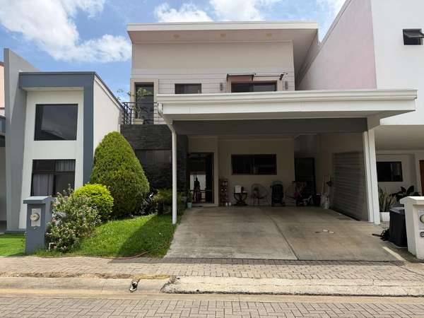 Venta de Casa Condominio Hacienda El Coyol