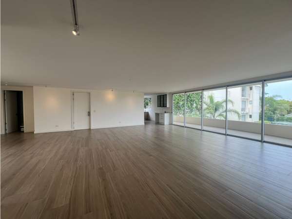 Apartamento de lujo con 3 habitaciones y habitación de servicio*