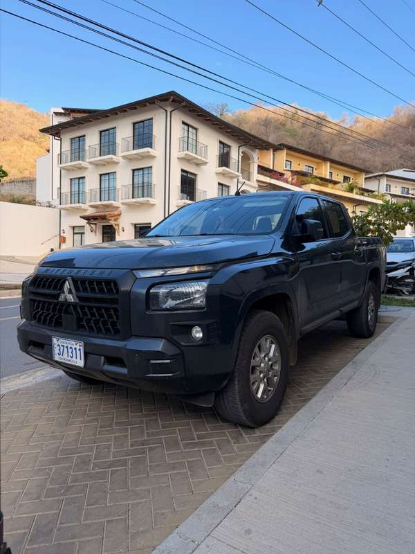  SE VENDE MITSUBISHI L – ¡IMPECABLE, COMO NUEVA! 