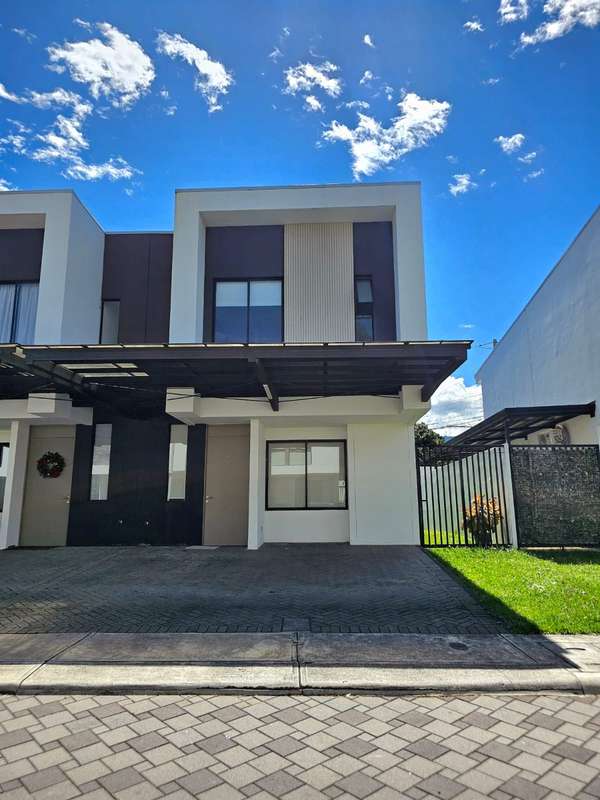 Townhouse en Condominio en Pozos, Santa Ana, 3HAB/2.5BA - 160 m2