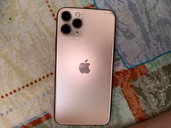 iPhone 11 Pro dorado, ideal para repuestos 