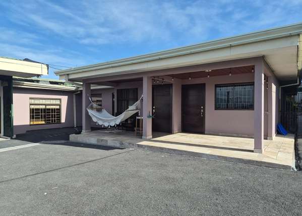  Propiedad de 890 m² con 2 Casas Independientes y Uso de Suelo Mixto | San Pablo de Heredia
