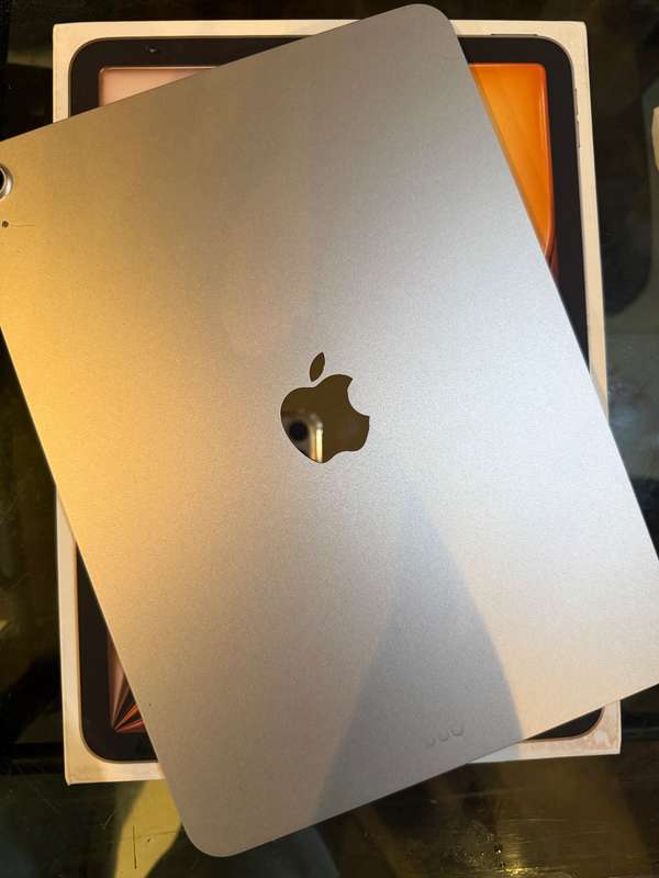 Ipad Air 11inch (M3), color: starlight, 128gb, solo wifi.