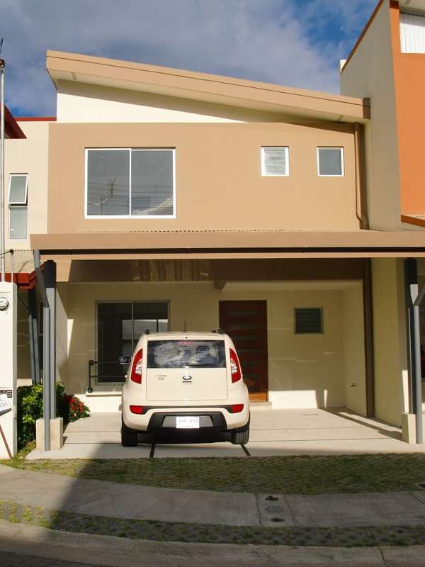 Casa Alquiler Condominio Barlovento de 3 habitaciones con jardín amplio