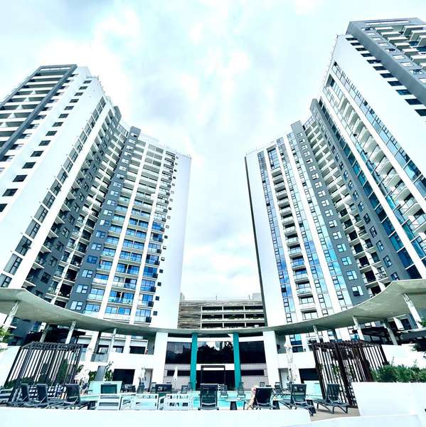 Apartamento Condominio Nucleo Sabana, 2 dormitorios, parqueo techado, excelentes amenidades.