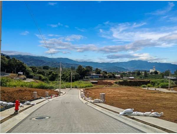 VENDO LOTE EN CONDOMINIO EN TRES RÍOS-LA UNIÓN DE CARTAGO.