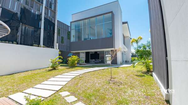 21565 - Casa esquinera de 3 habitaciones amueblada con patio en Cariari