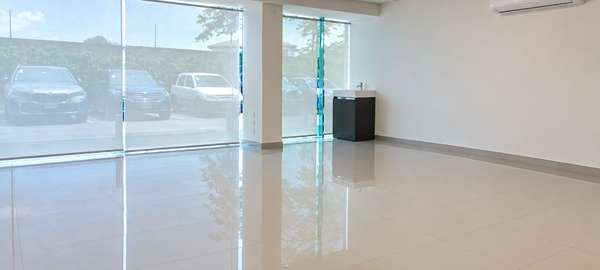Se alquila consultorio médico en Río Oro de Santa Ana | 45 m² | $1.300 + IVA