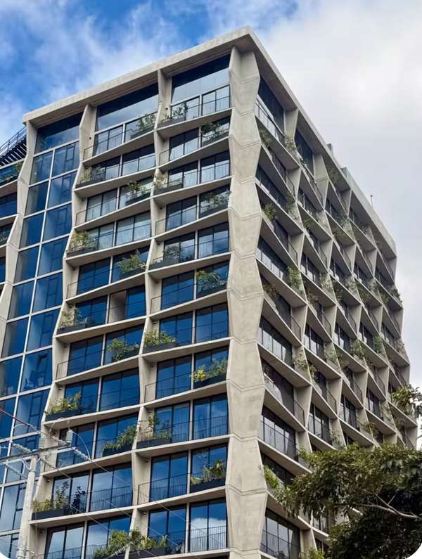 Alquiler de Apartamento Torre Babylon Rohmoser, la Sabana. 