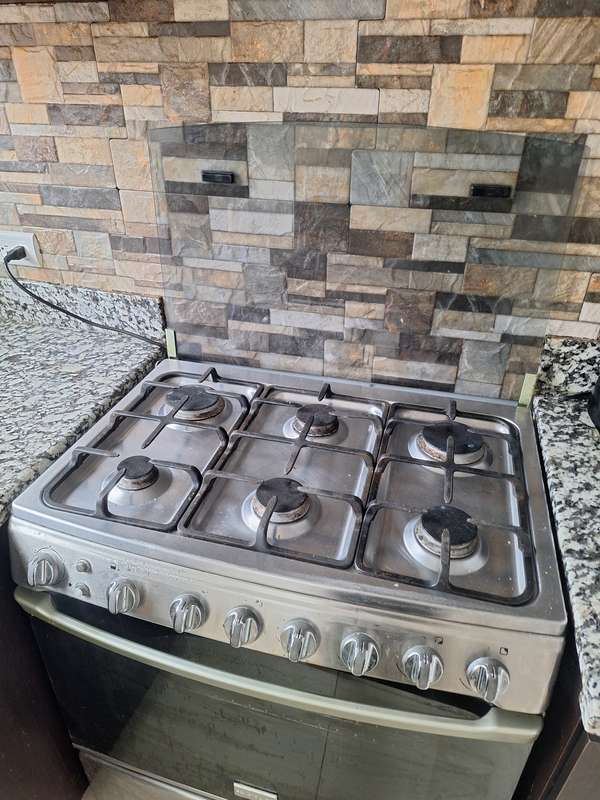 Se vende Refrigeradora, cocina a gas, lavadora automatica 