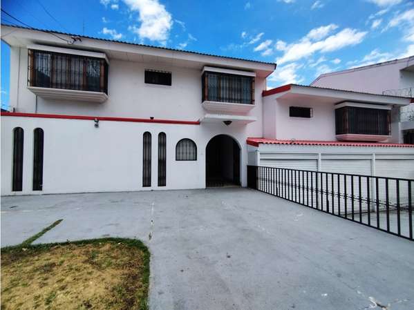Casa ideal para oficina o clínica