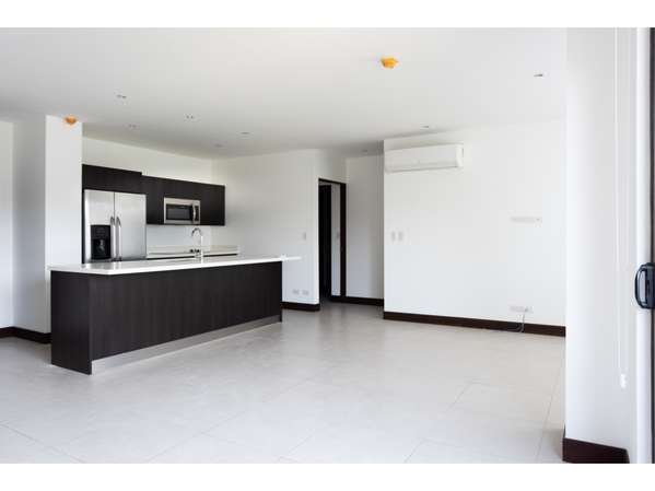 Amplio apartamento esquinero en Montesol (Inversión)