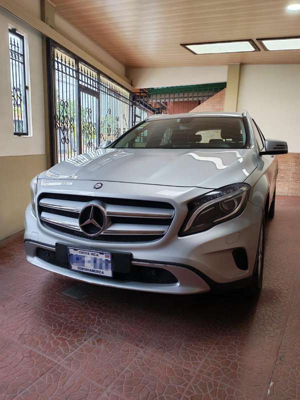 MERCEDES-BENZ GLA 200 2015