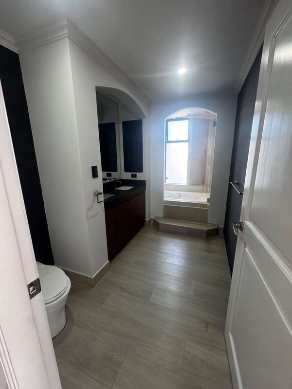 Apartamento cerca de la Paco Escazú, 3er piso 230 m2