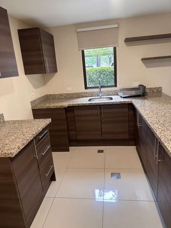 ALQUILER DE APARTAMENTO EN SANTA ANA 