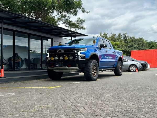 CHEVROLET SILVERADO ZR2