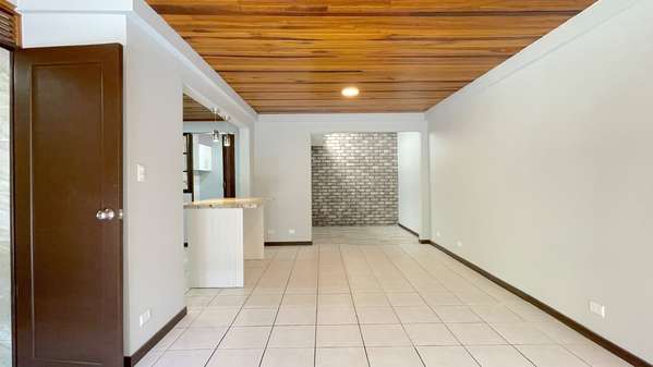 Propiedad con 4 apartamentos en venta para inversión en Motelimar, Goicichea
