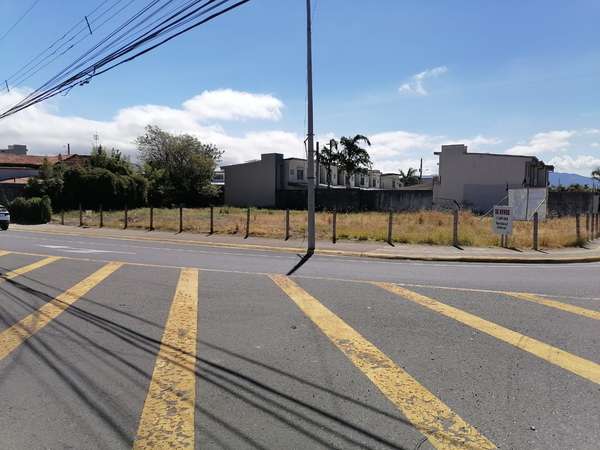 *Venta de lote con uso de suelo mixto en San Pablo de Heredia.