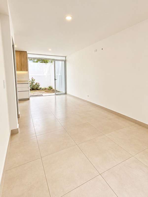 CASA EN ALQUILER VISTAS DE SANTA ANA | 2 HAB | PATIO | $1,050