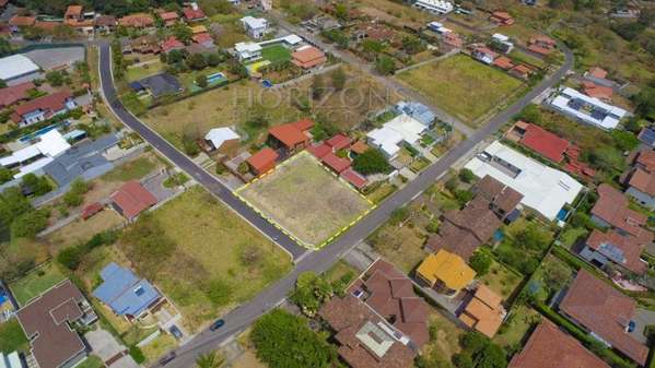 Lote de 932 m² en Venta en Santa Ana – Plano, en Urbanización con Seguridad 24/7 NJA922