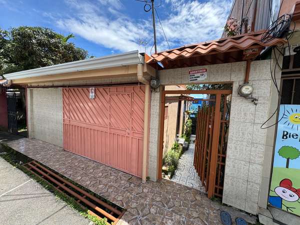 Venta de propiedad con 2 casas en Aserrí -EU ID43790