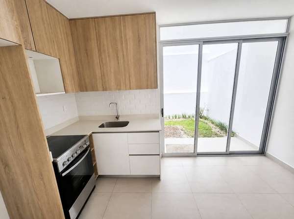 Casa en Vistas Santa Ana - Alquiler en Condominnio