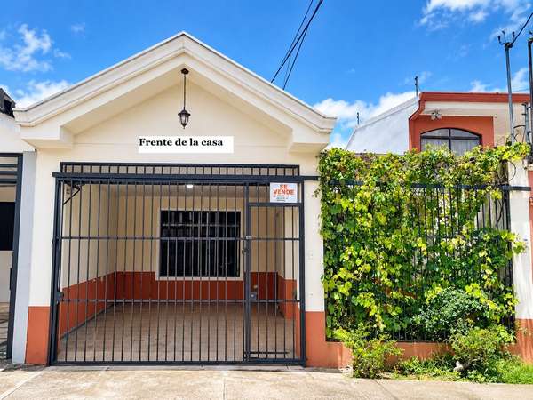 Hermosa, segura y casa con patio cerca del TEC en Cartago, Pricesmart