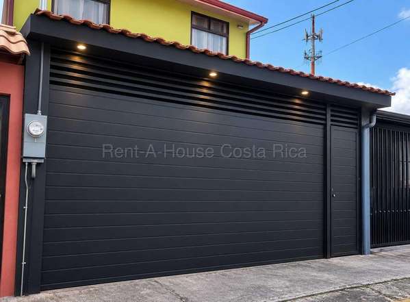 CASA EN VENTA EN MORAVIA, LA TRINIDAD | 3 HABITACIONES, TERRAZA Y ESPACIOS AMPLIOS. HABITACIÓN PRINCIPAL EN PRIMERA PLAN