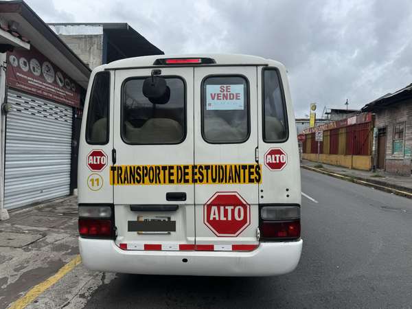 Se vende Microbus Coaster 2005