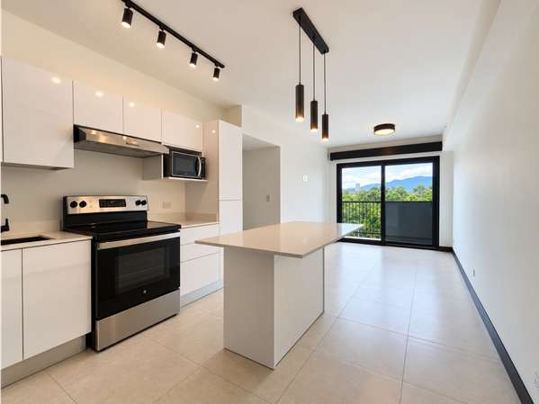 Apartamento con línea blanca en Barreal de Heredia