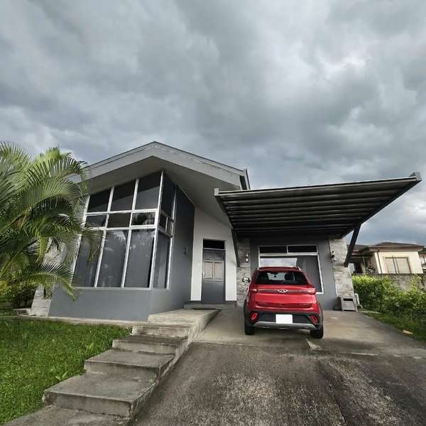 VENDO CASA DE 1 PLANTA EN LA GUÁCIMA DE ALAJUELA.