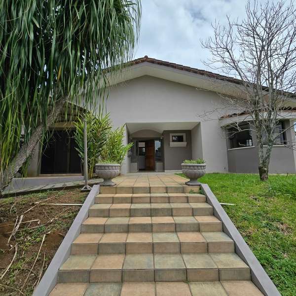 VENDO CASA EN HACIENDA LOS REYES-ALAJUELA.