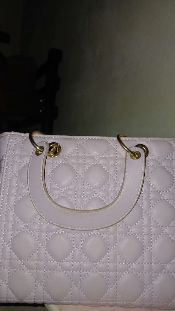 Bolso Lila Cuadrado, Estilo Formal y Elegante