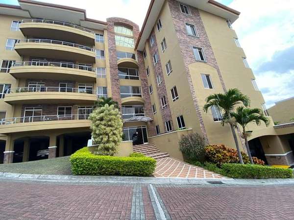 Alquiler de Apartamento Moderno Amoblado en Escazú-San Rafael. 