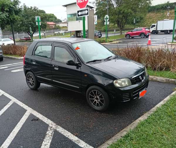 SUZUKI ALTO K10 2006.TRASPASO INCLUIDO ES LA VERSION FULL QUE VIENE  MOTOR 1000 Y 5 PASAJEROS.PANTALLA,LLANTAS Y AROS