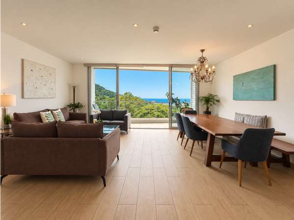 Apartamento amueblado, con vista y con 4 habitaciones en Escazú