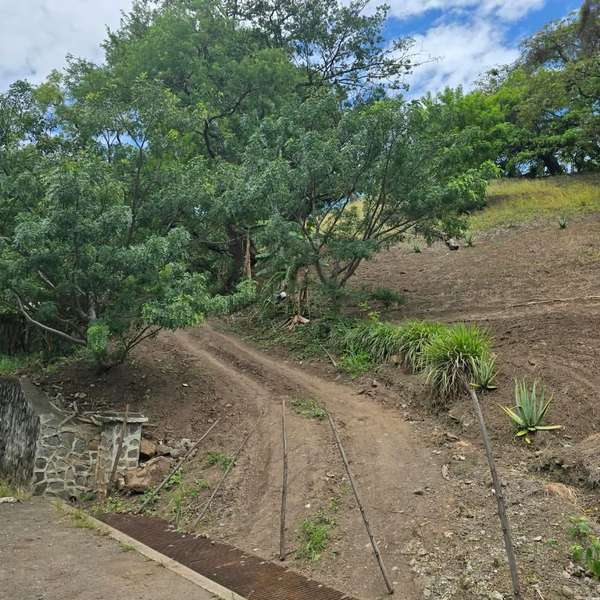 VENDO LOTE EN SANTA ANA. NEGOCIABLE