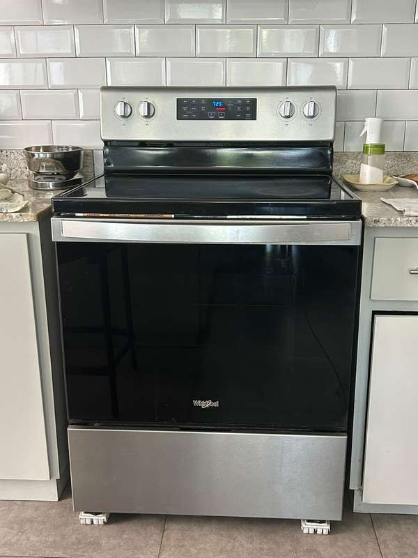  Cocina eléctrica Whirlpool de vitrocerámica - horno de convección – Acero inoxidable  Modelo: WFE535S0LZ2