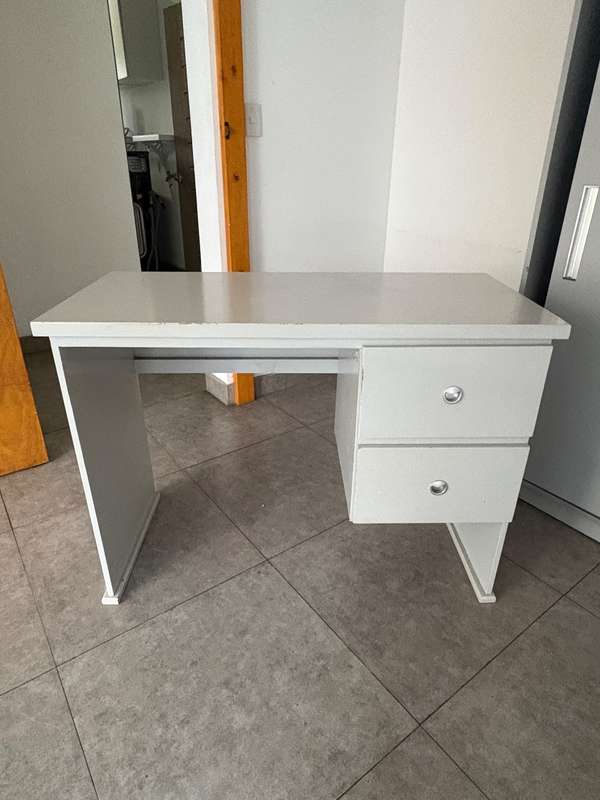 Escritorio moderno en madera