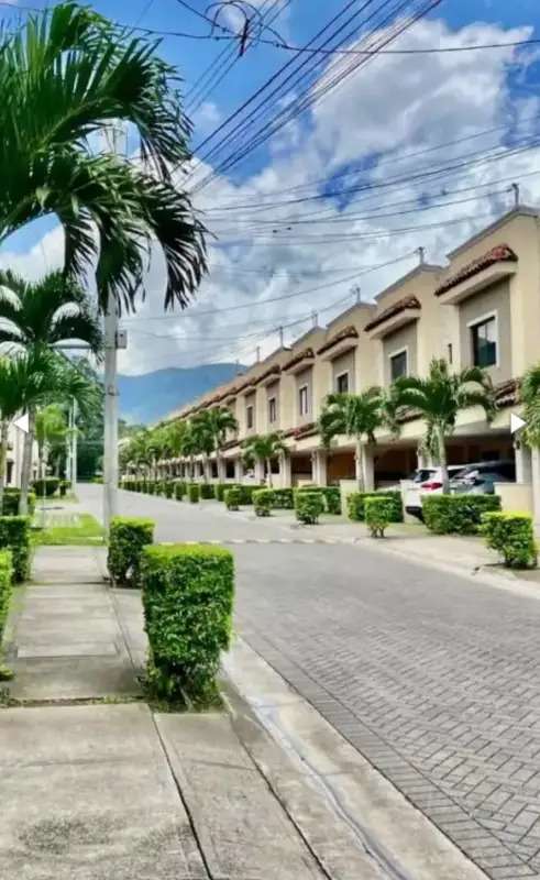 Casa en Alquiler, Santa Ana centro, Segura, Amplia en Condominio y bellas Amenidades # 249