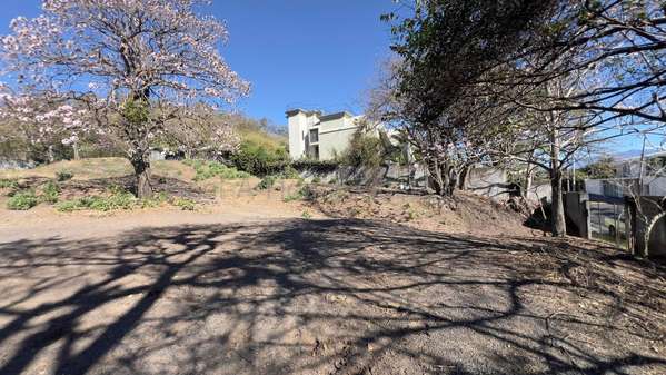 Lote exclusivo de 600 m² en Alto de las Palomas, Escazú: ¡Tu inversión ideal con seguridad 24 horas!