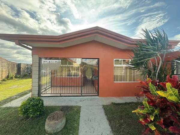 SE VENDE CASA EN SAN ISIDRO DE HEREDIA